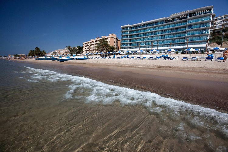 El hotel desde el mar