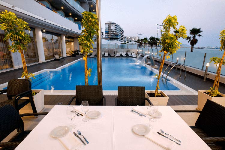 Piscina del hotel